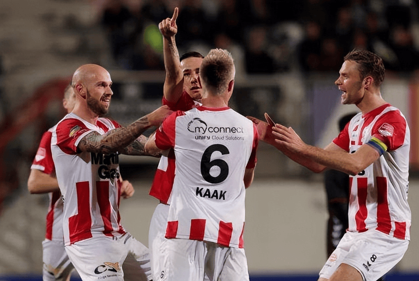 但他始终坚 但他始终坚